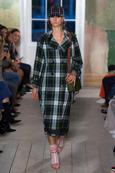 Look 11